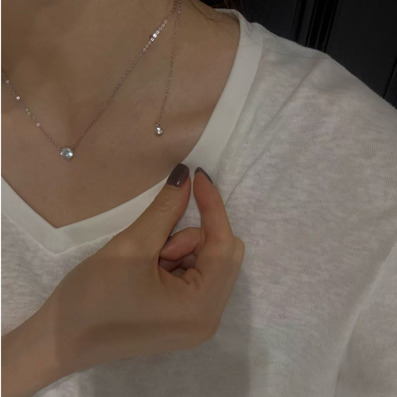 A sophisticated and stylish adjustable necklace set with a single diamond and sterling silver S925 white round zircon.