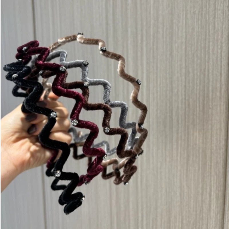 Wave-shaped hairband