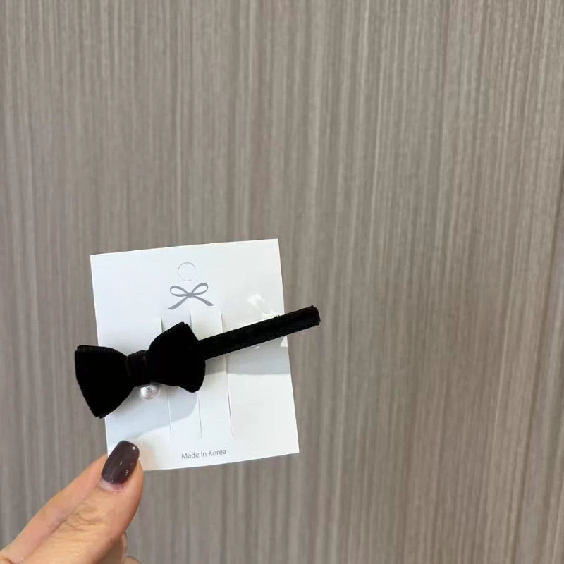 Tie-shaped Alligator clip