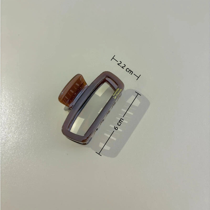 Square-shaped hollowed-out Hair claw