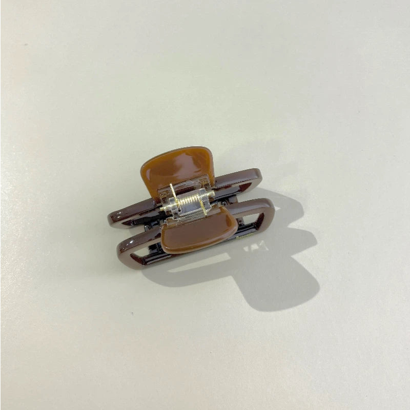 Square-shaped hollowed-out Hair claw