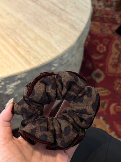 Chic Leopard Print Scrunchie